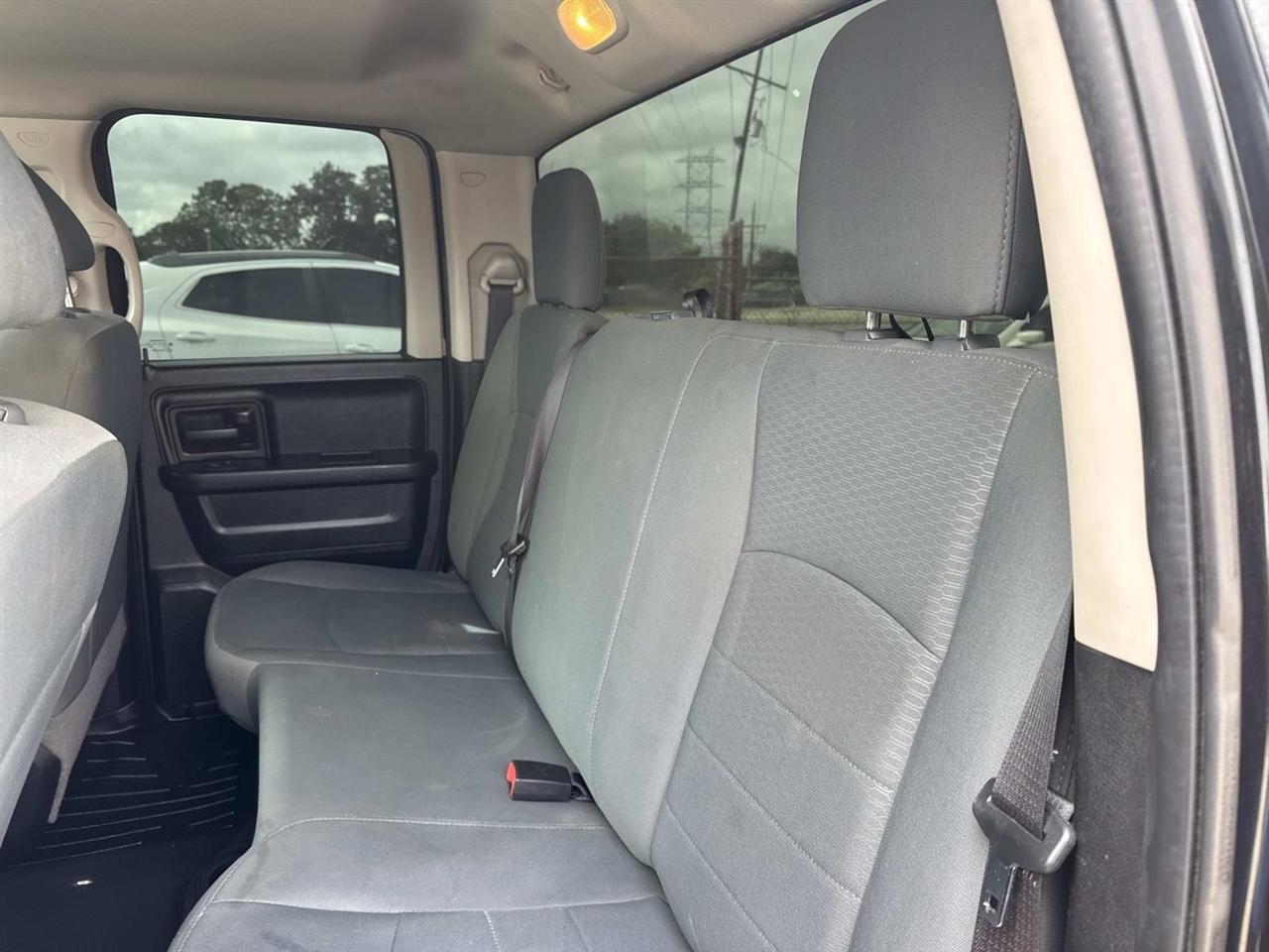 RAM 1500 Express 4x2 Quad Cab 6'4" Box 2018