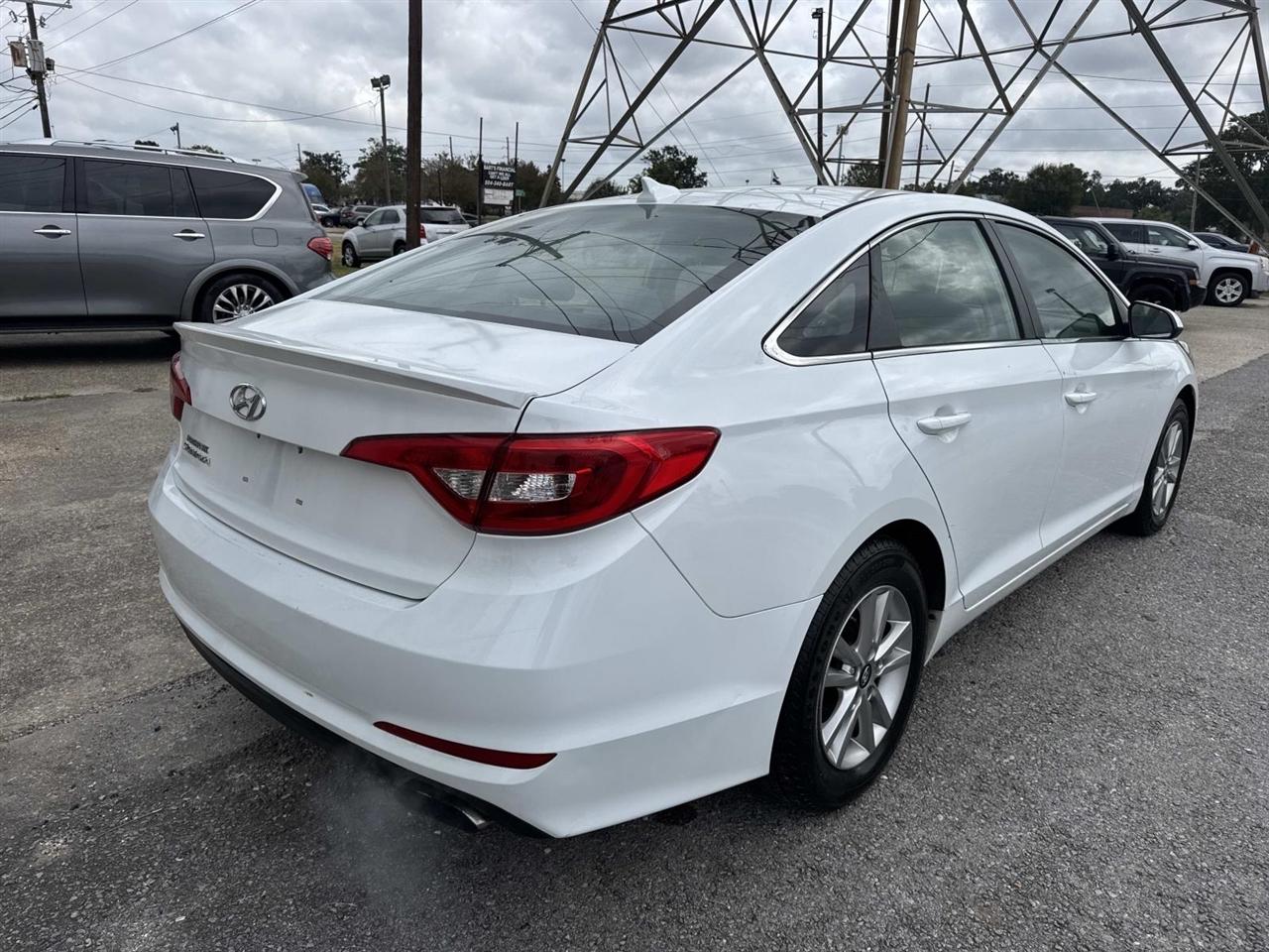 Hyundai Sonata SE 2.4L 2017