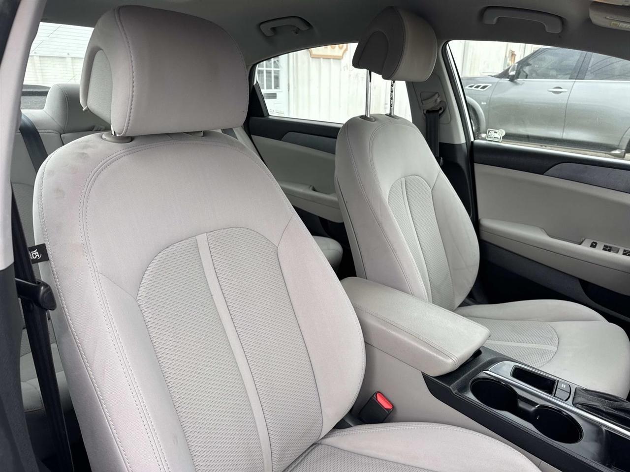 Hyundai Sonata SE 2.4L 2017