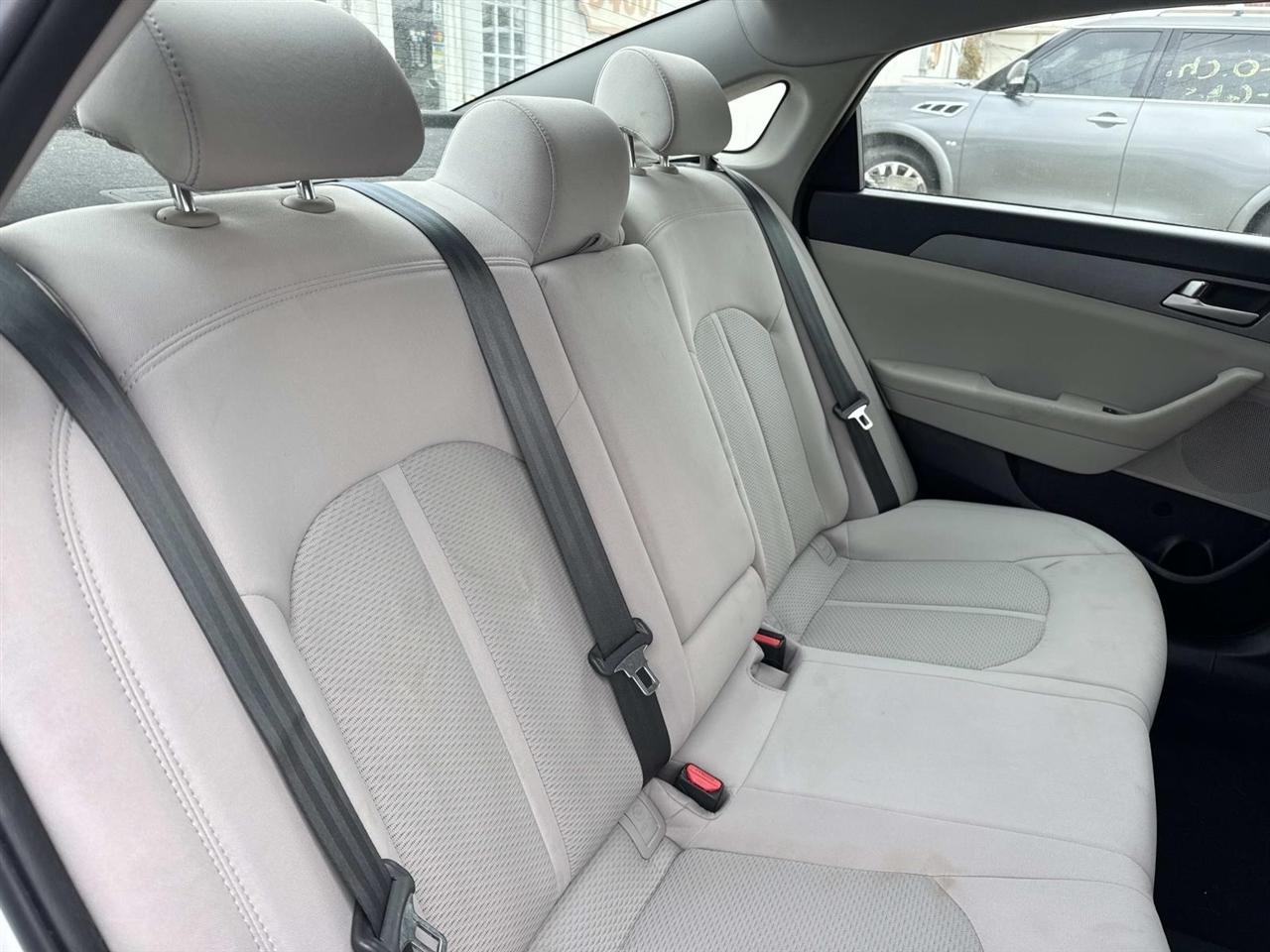 Hyundai Sonata SE 2.4L 2017