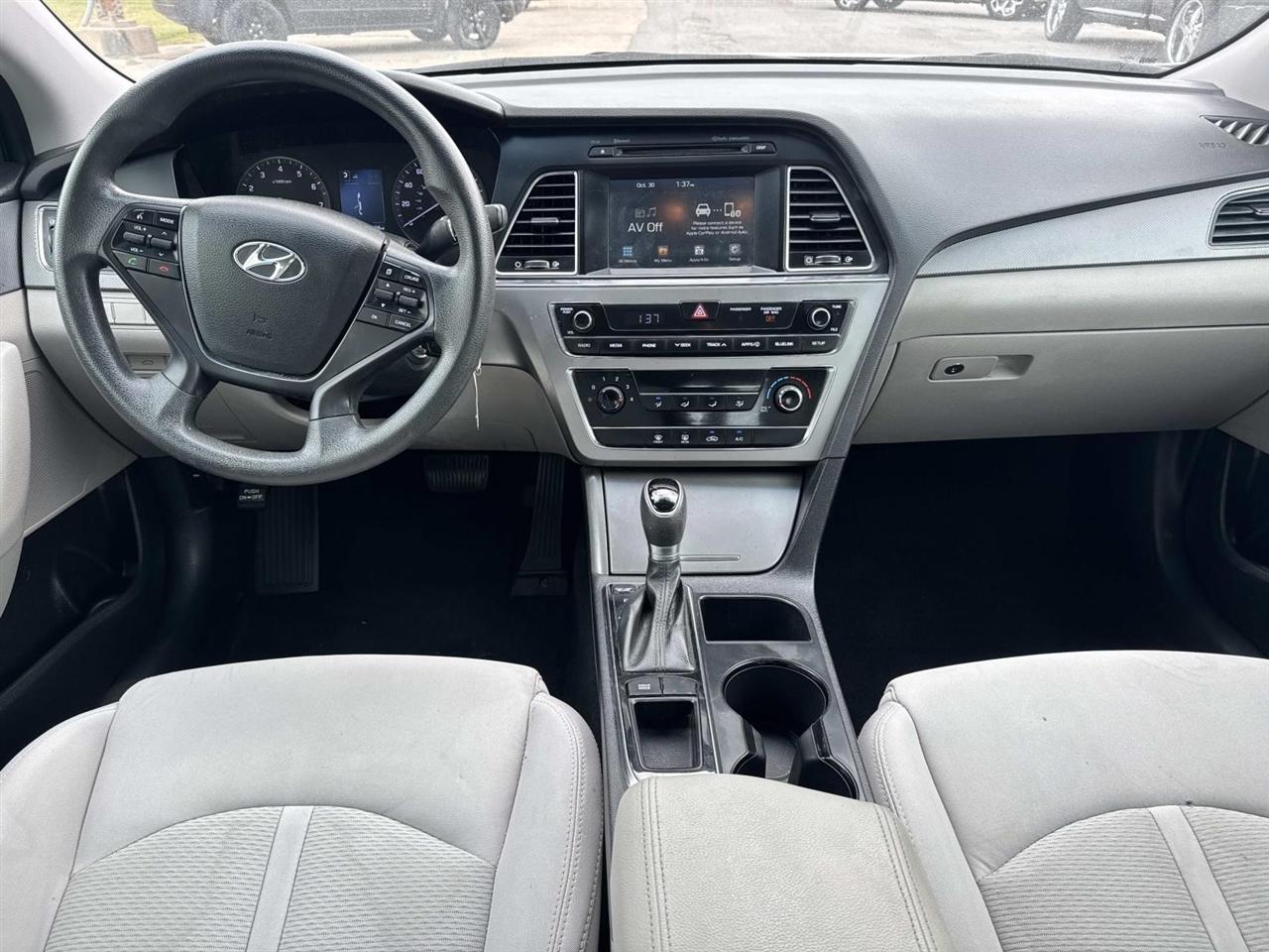 Hyundai Sonata SE 2.4L 2017