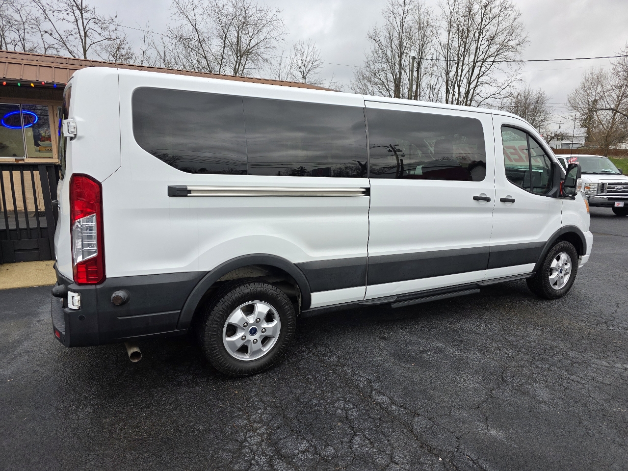 Ford Transit Passenger Wagon T-350 148" Low Roof XL RWD 2020