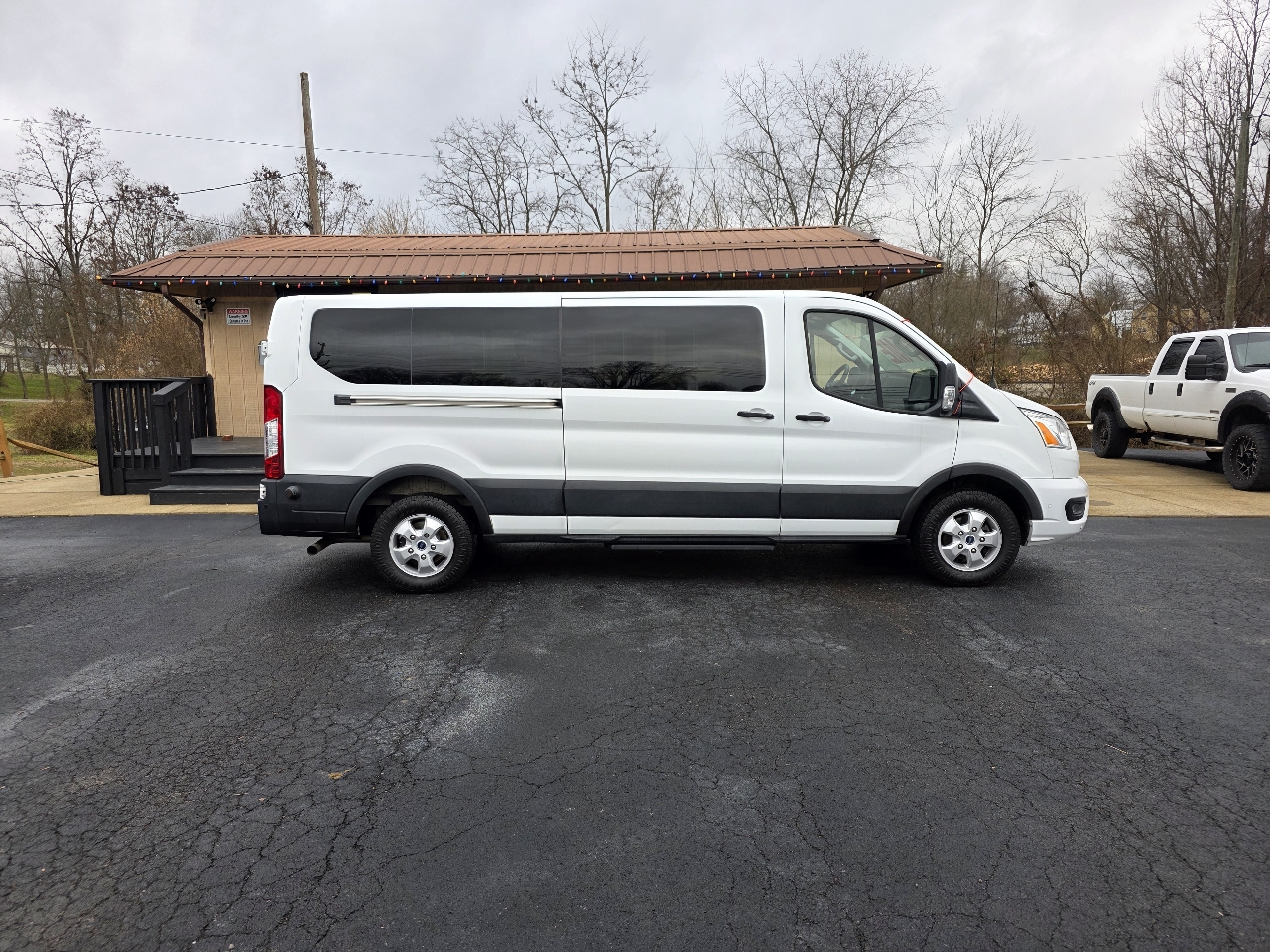 Ford Transit Passenger Wagon T-350 148" Low Roof XL RWD 2020