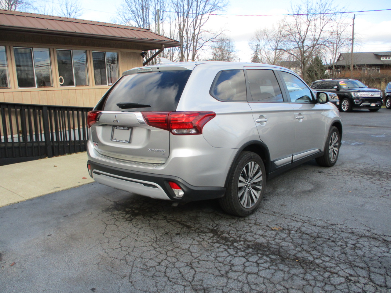 2019 Mitsubishi Outlander SEL S-AWC photo 3