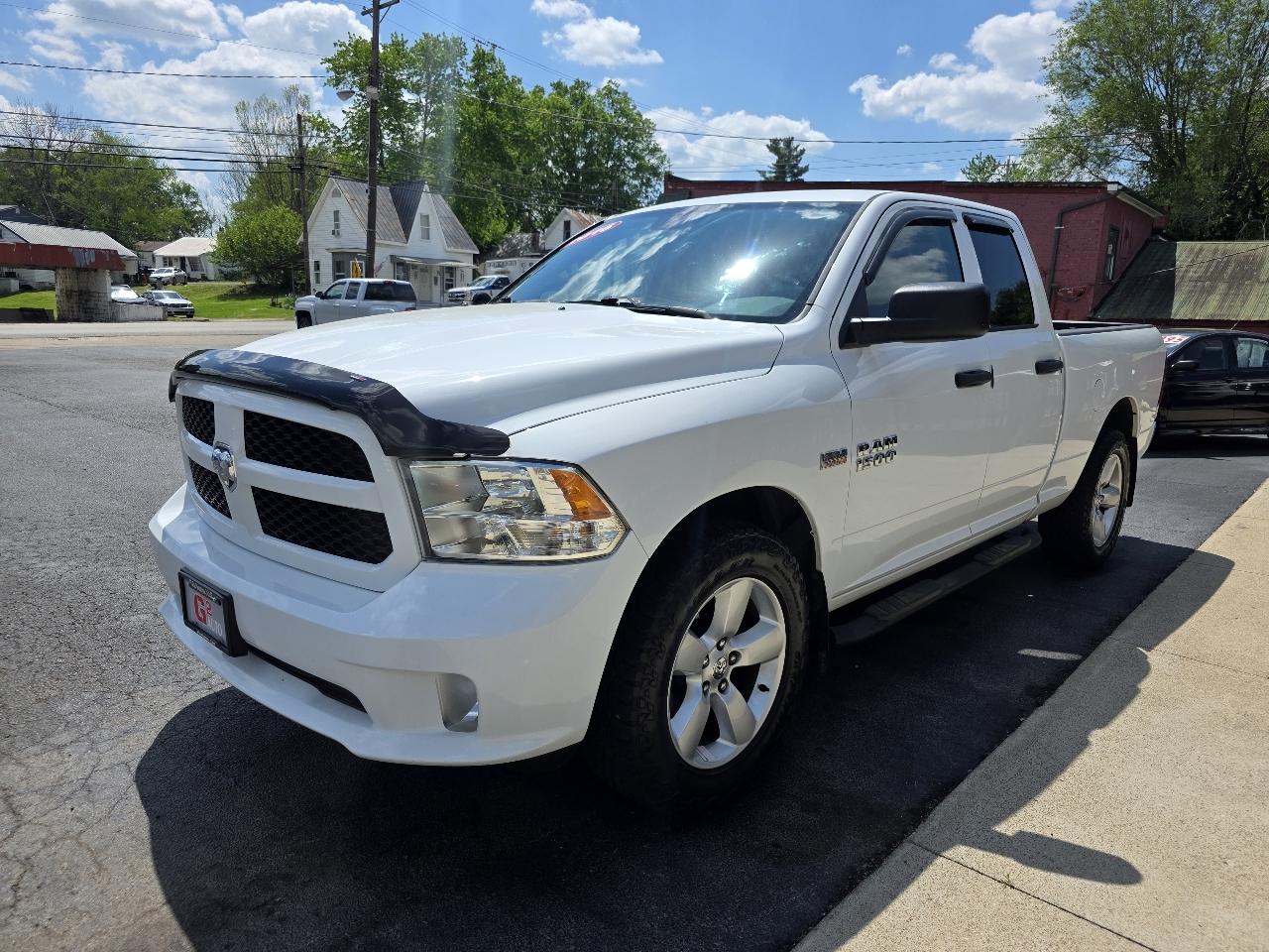 RAM 1500 4WD Quad Cab 140.5" Express 2016