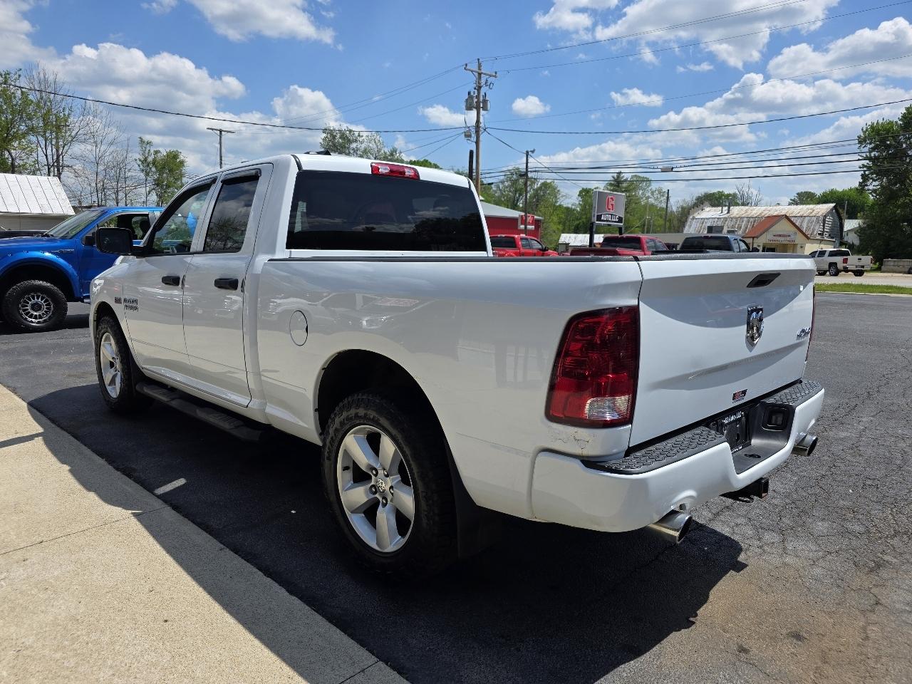 RAM 1500 4WD Quad Cab 140.5" Express 2016