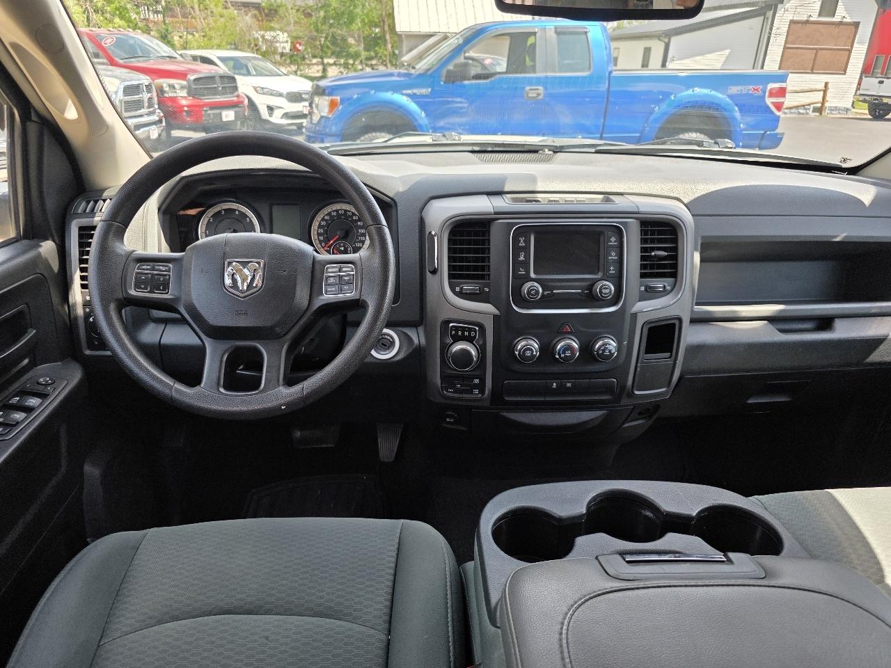 RAM 1500 4WD Quad Cab 140.5" Express 2016