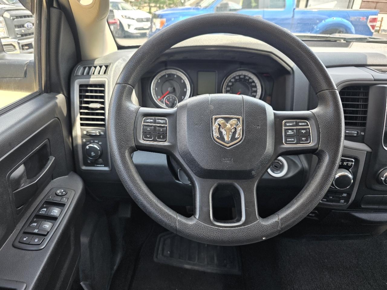 RAM 1500 4WD Quad Cab 140.5" Express 2016