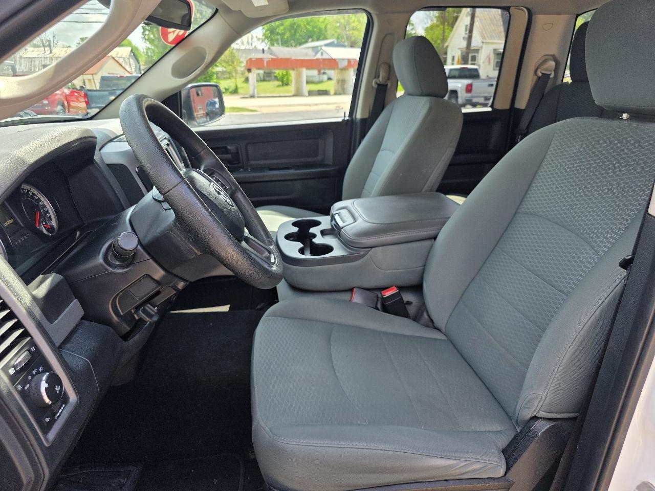 RAM 1500 4WD Quad Cab 140.5" Express 2016