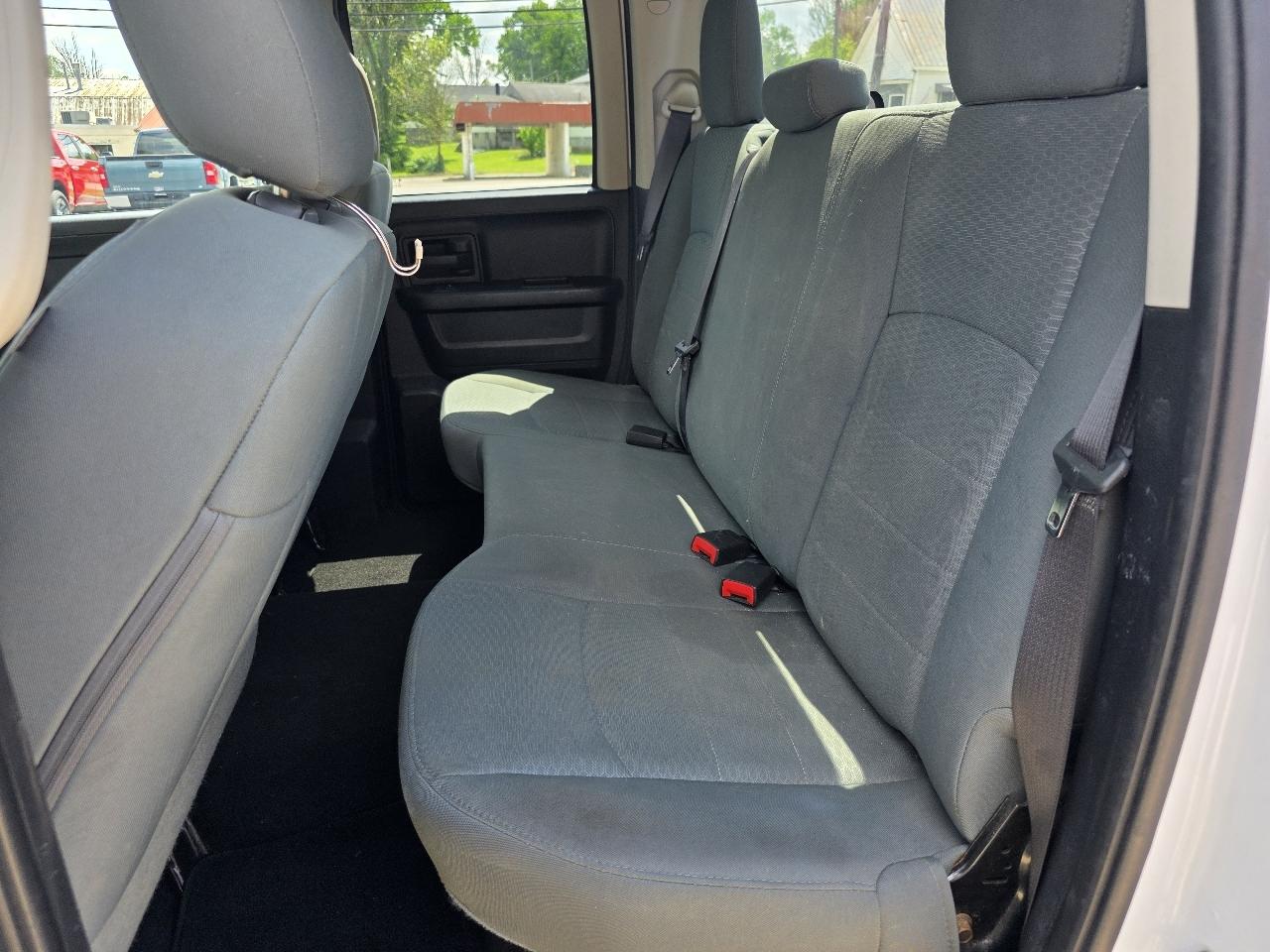 RAM 1500 4WD Quad Cab 140.5" Express 2016