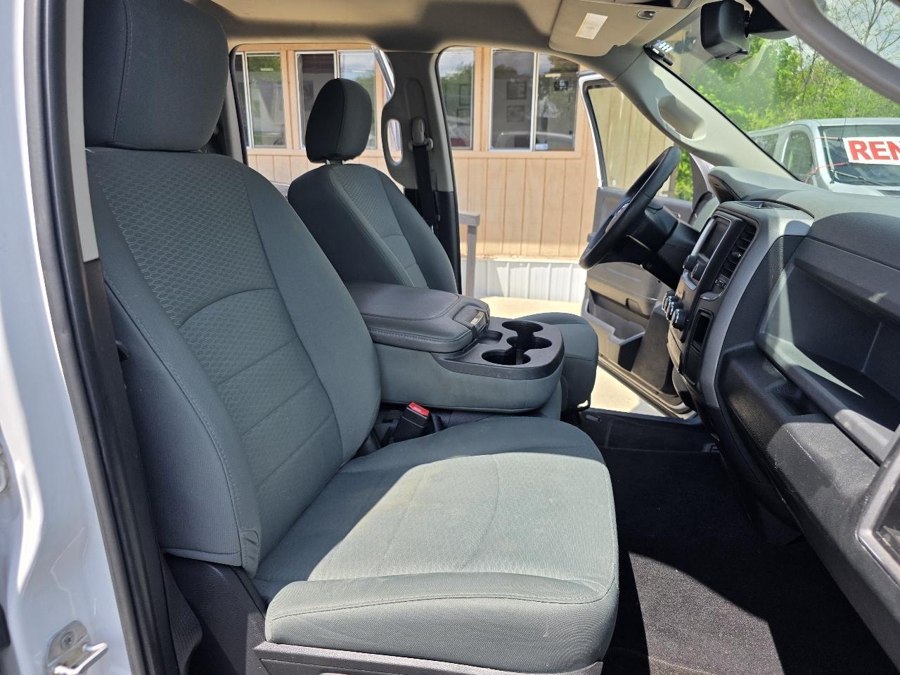 RAM 1500 4WD Quad Cab 140.5" Express 2016