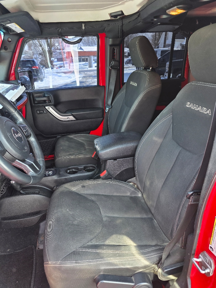 Jeep Wrangler Unlimited 4WD 4dr Sahara 2016