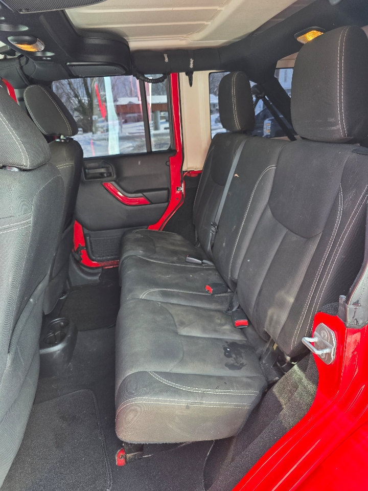 Jeep Wrangler Unlimited 4WD 4dr Sahara 2016