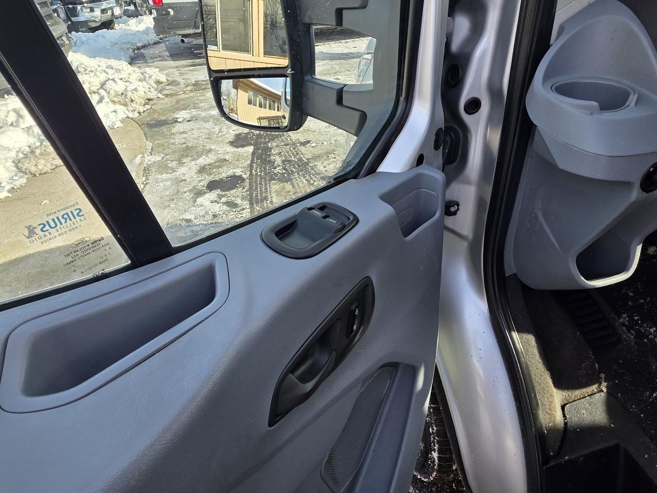 Ford Transit Wagon T-350 148" Low Roof XLT Swing-Out RH Dr 2017