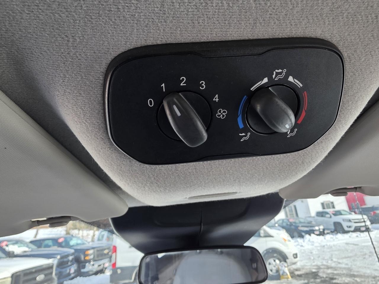 Ford Transit Wagon T-350 148" Low Roof XLT Swing-Out RH Dr 2017