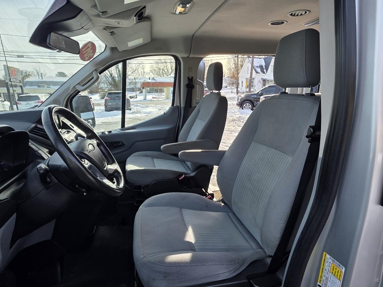 Ford Transit Wagon T-350 148" Low Roof XLT Swing-Out RH Dr 2017