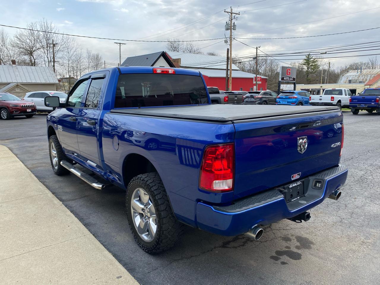 RAM 1500 Express 4x4 Quad Cab 6'4" Box 2017