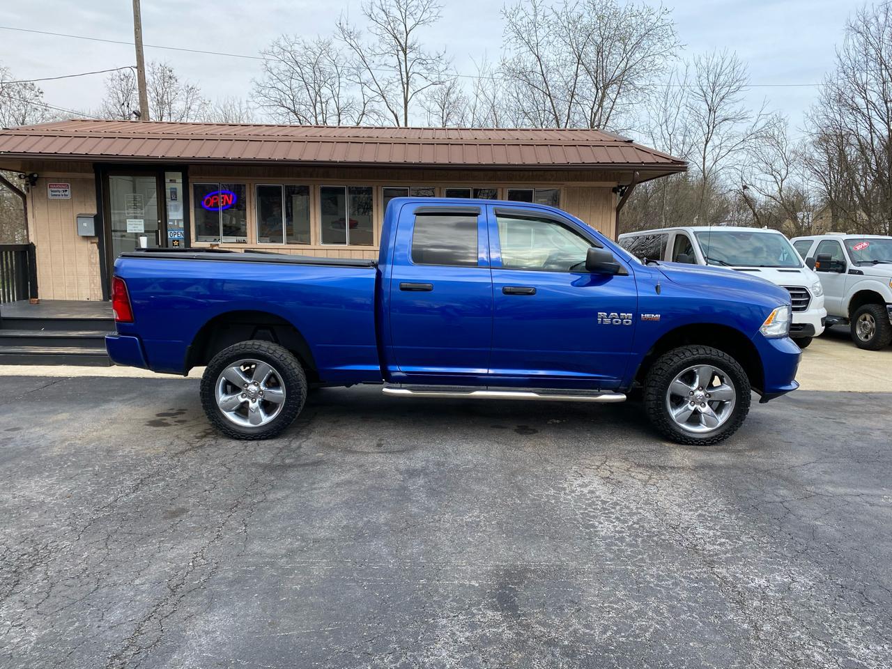 RAM 1500 Express 4x4 Quad Cab 6'4" Box 2017