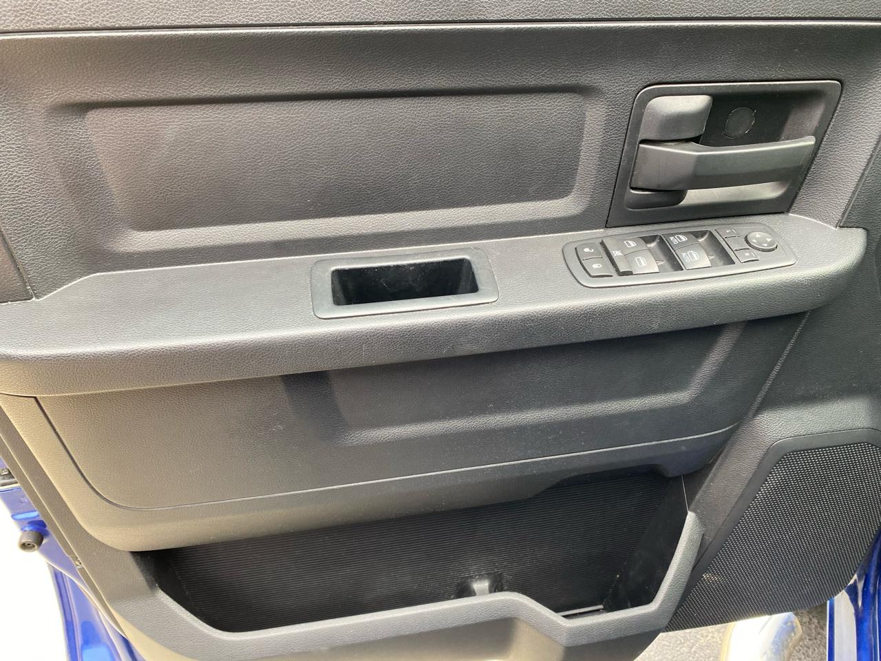 RAM 1500 Express 4x4 Quad Cab 6'4" Box 2017