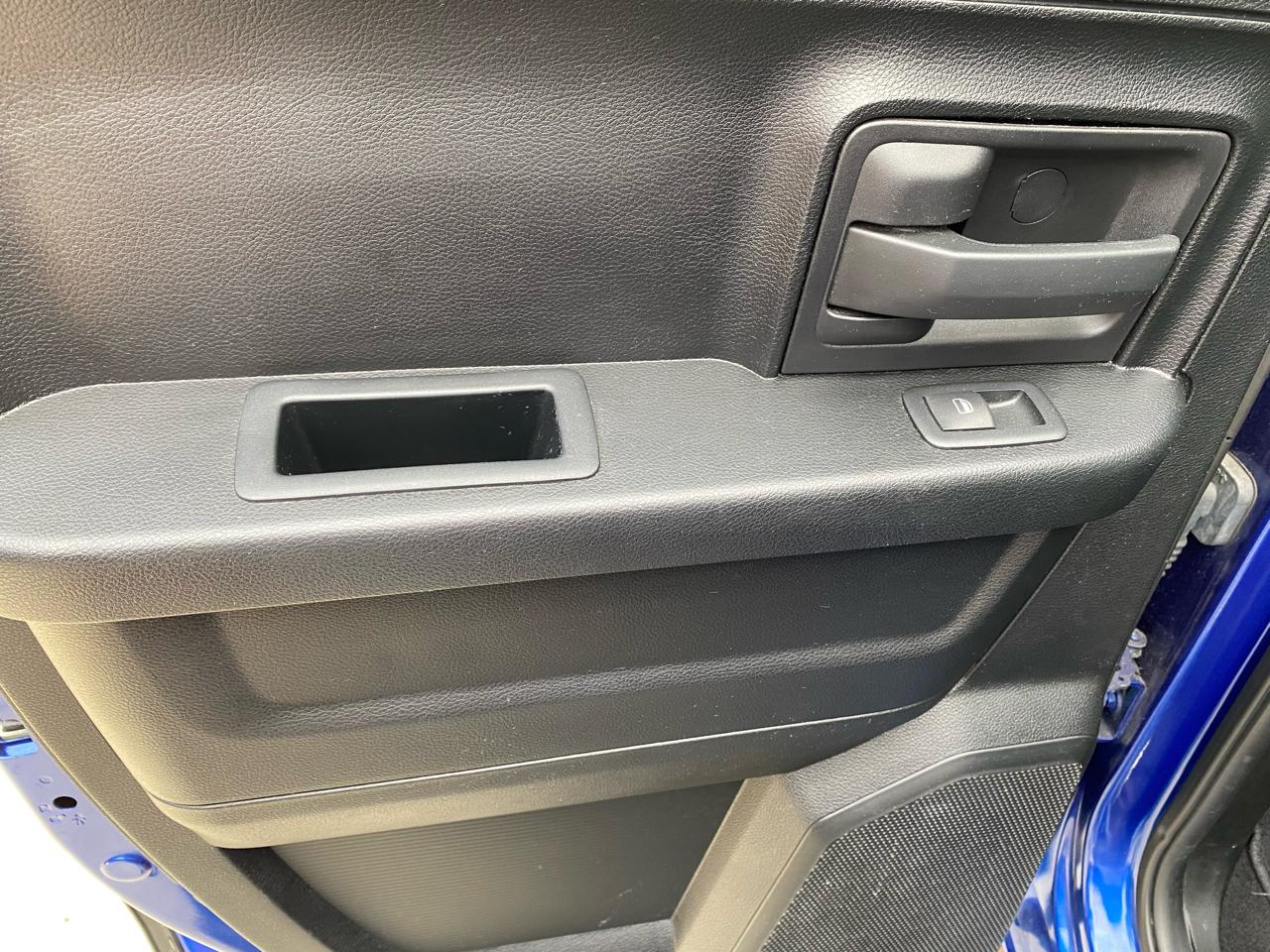 RAM 1500 Express 4x4 Quad Cab 6'4" Box 2017