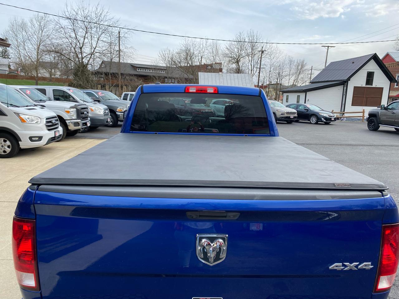 RAM 1500 Express 4x4 Quad Cab 6'4" Box 2017