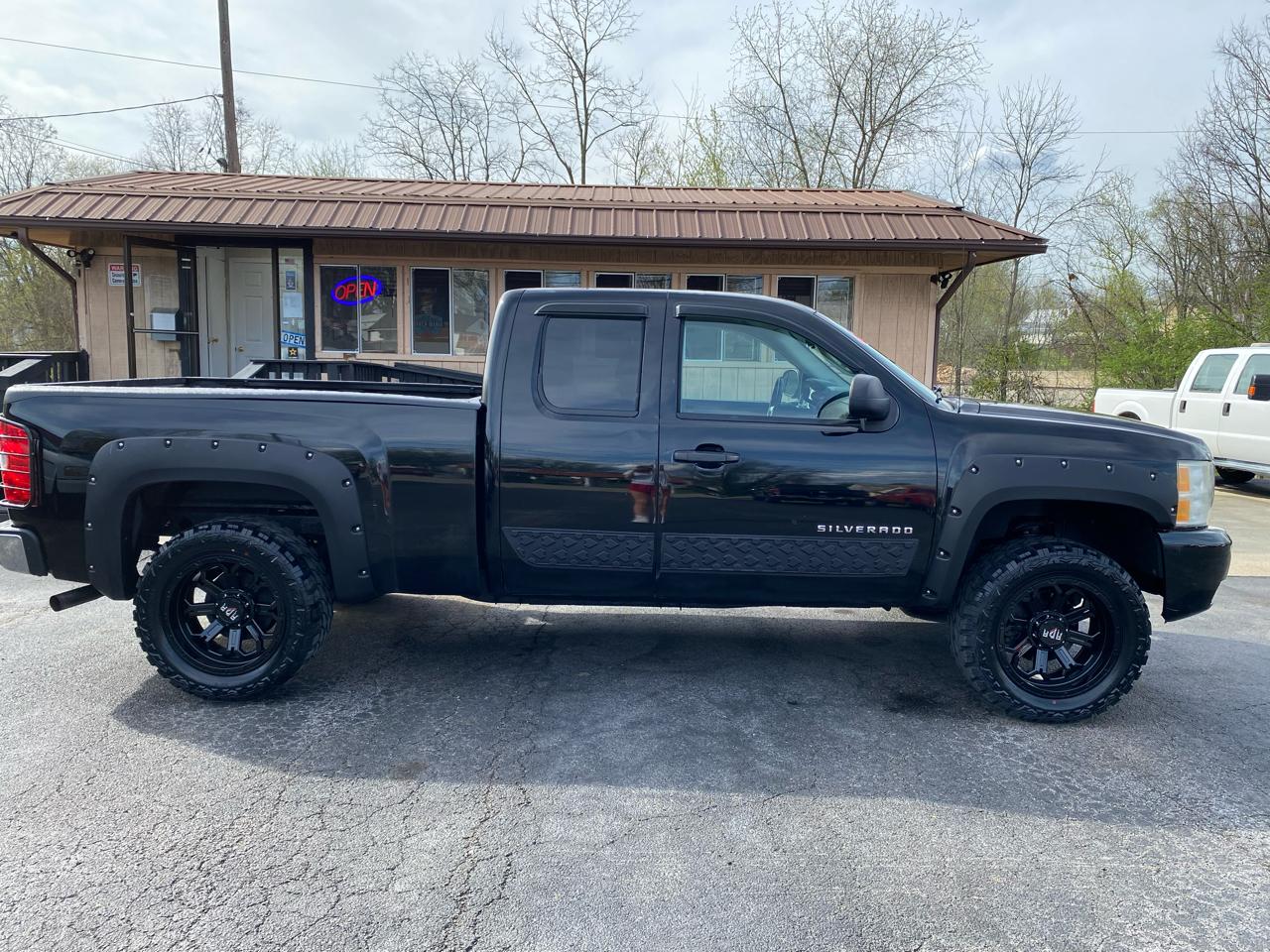 Chevrolet Silverado 1500 4WD Ext Cab 143.5" LT 2010