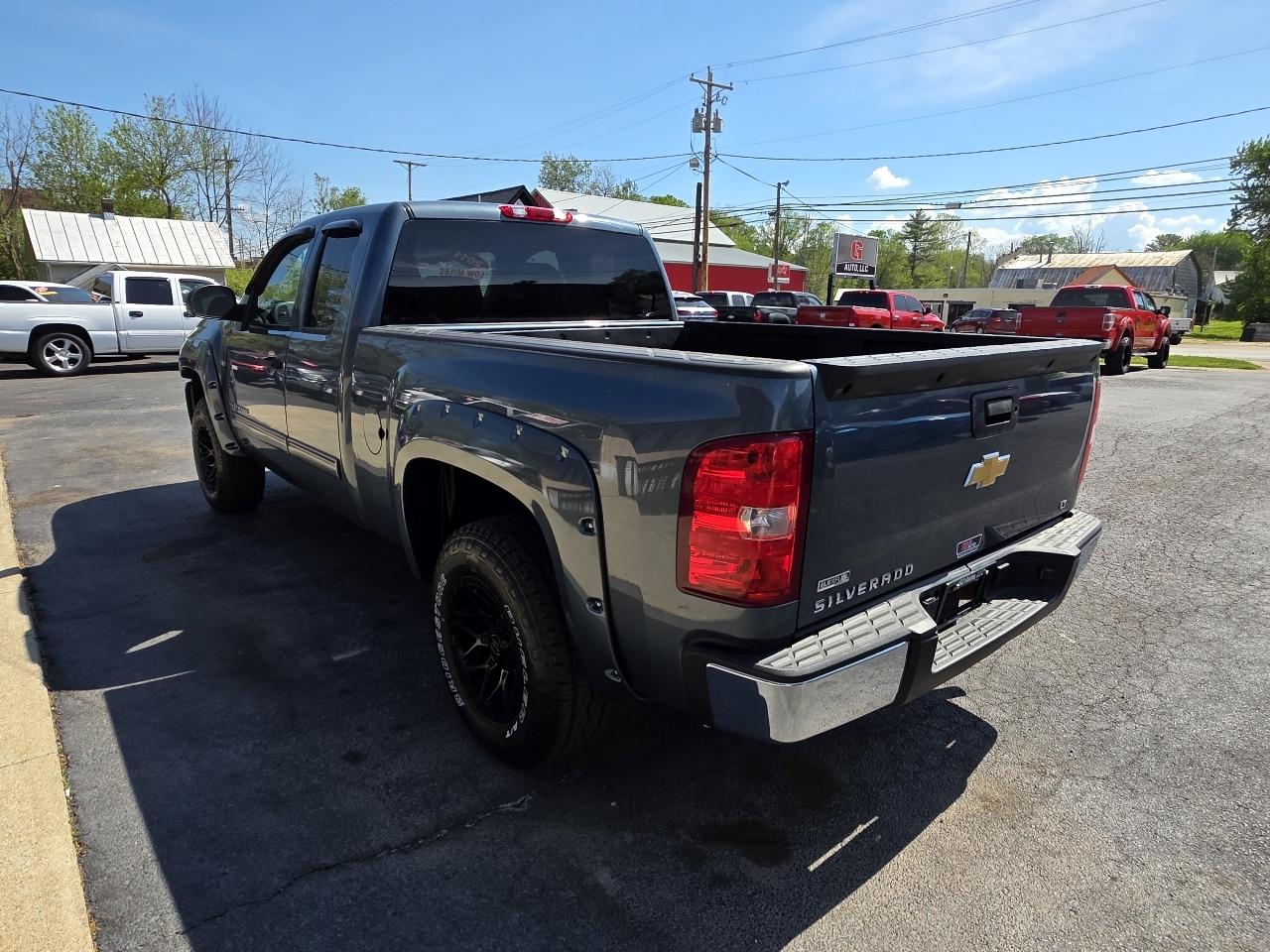 Chevrolet Silverado 1500 4WD Ext Cab 143.5" LT 2011