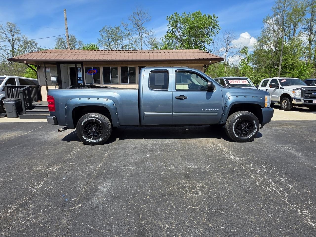 Chevrolet Silverado 1500 4WD Ext Cab 143.5" LT 2011