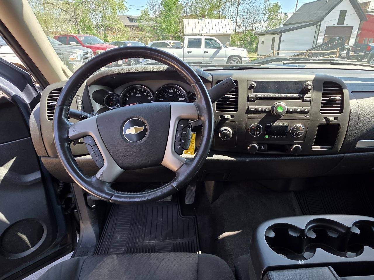 Chevrolet Silverado 1500 4WD Ext Cab 143.5" LT 2011