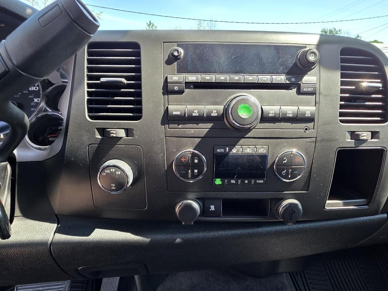 Chevrolet Silverado 1500 4WD Ext Cab 143.5" LT 2011