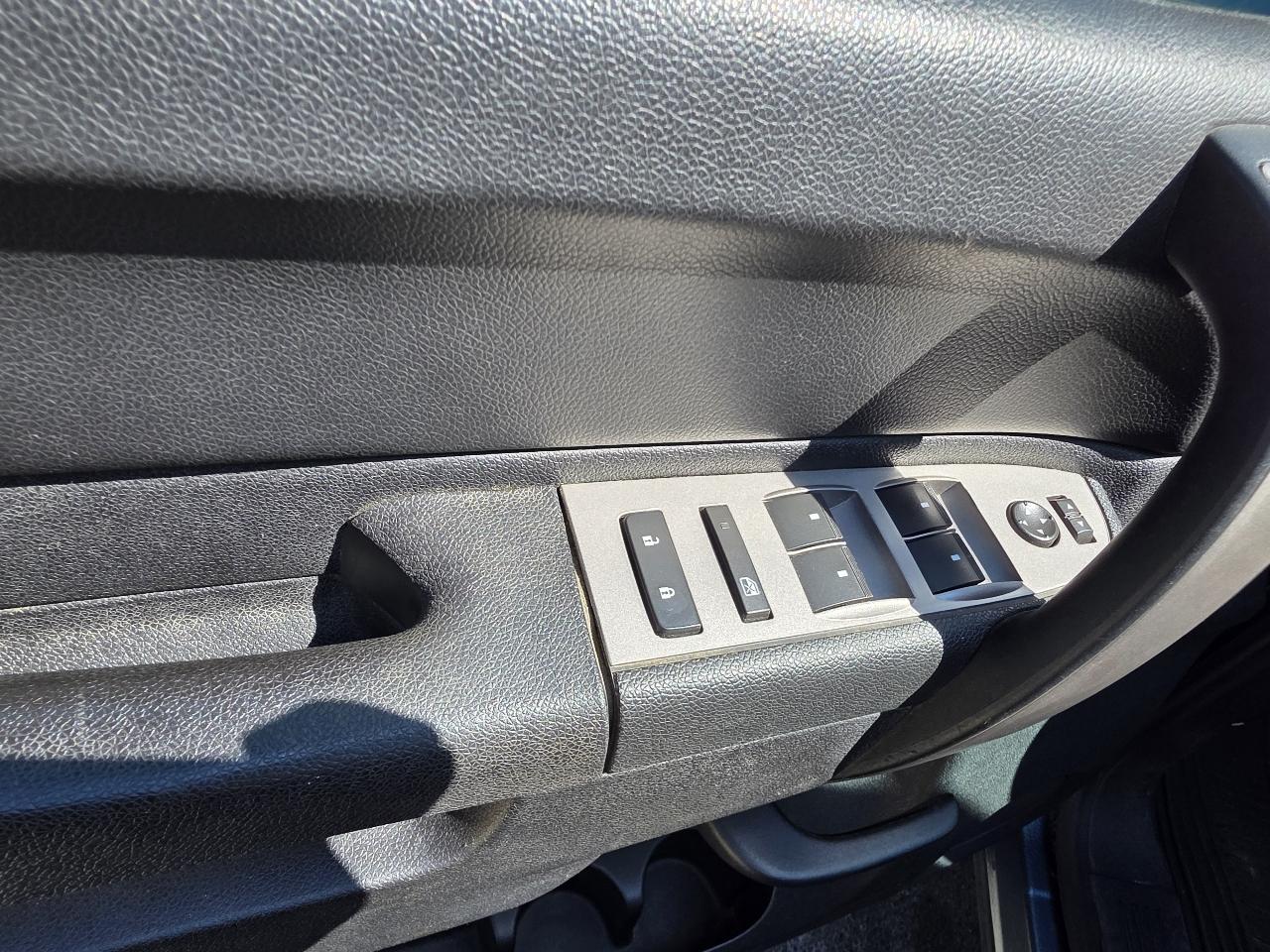 Chevrolet Silverado 1500 4WD Ext Cab 143.5" LT 2011