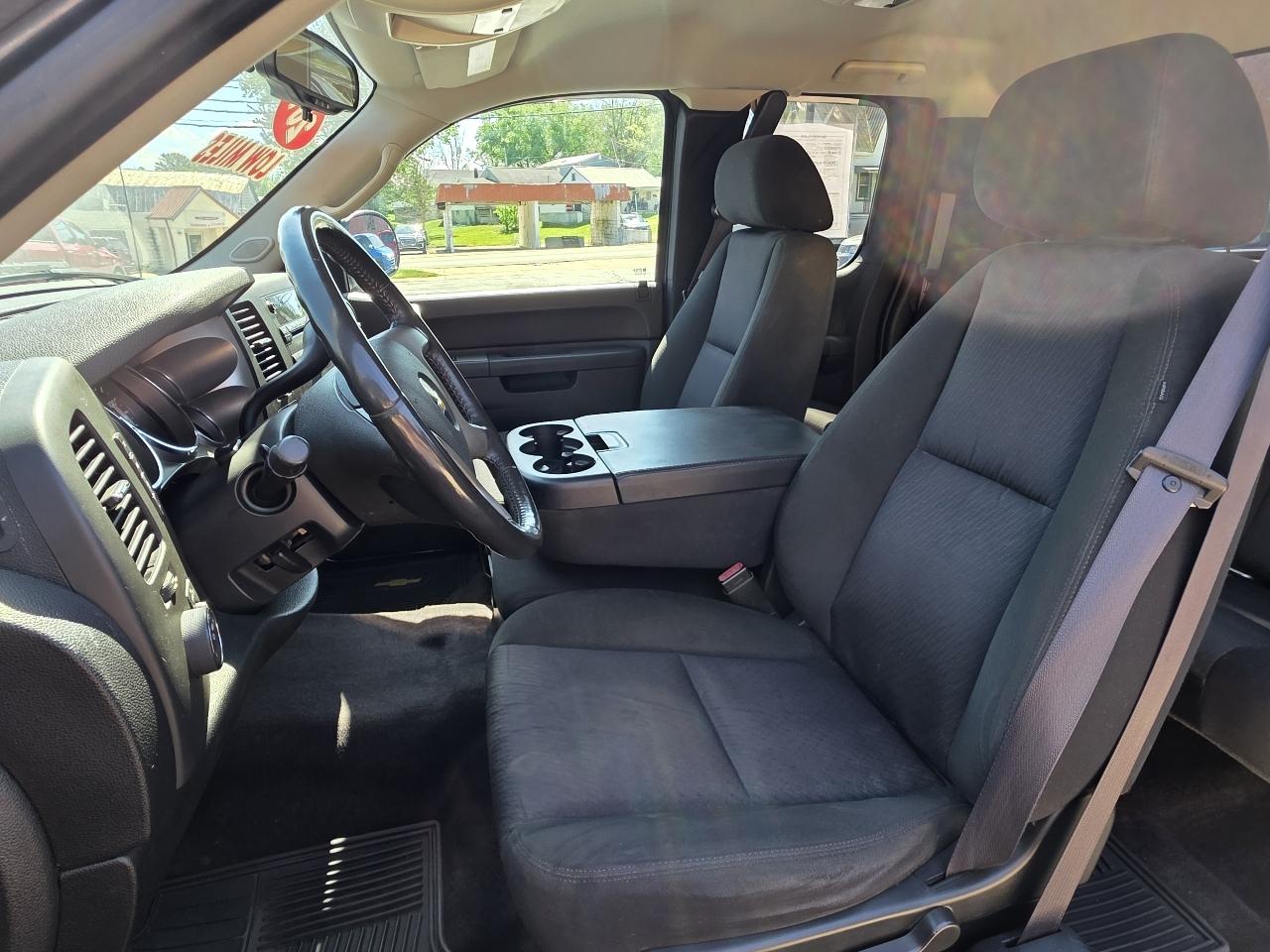 Chevrolet Silverado 1500 4WD Ext Cab 143.5" LT 2011