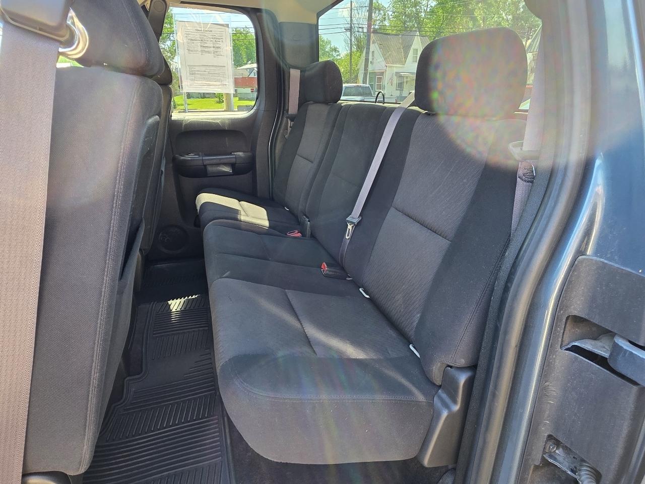 Chevrolet Silverado 1500 4WD Ext Cab 143.5" LT 2011