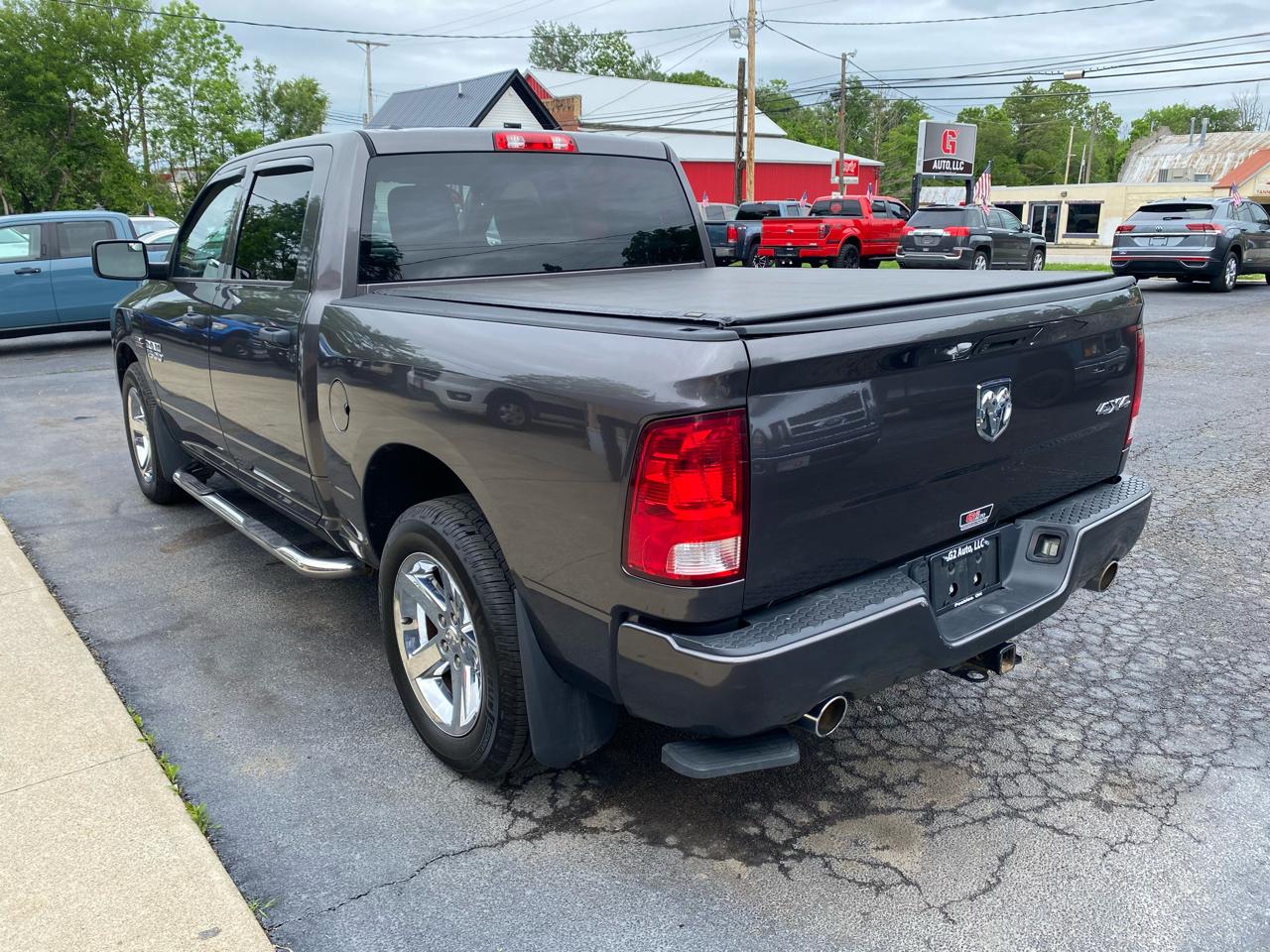 RAM 1500 4WD Crew Cab 140.5" Express 2015