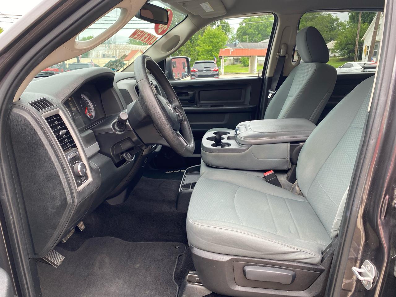 RAM 1500 4WD Crew Cab 140.5" Express 2015