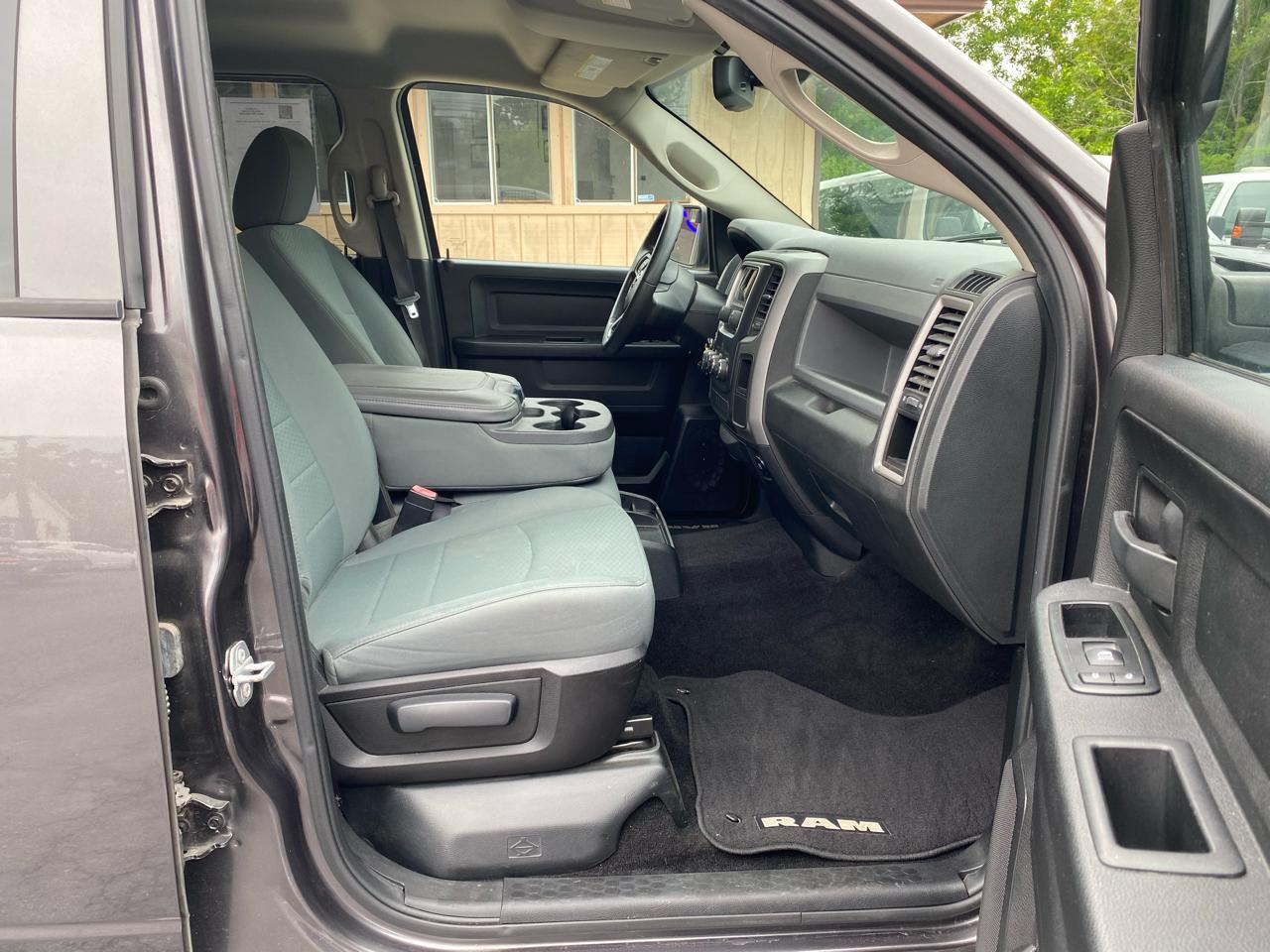RAM 1500 4WD Crew Cab 140.5" Express 2015