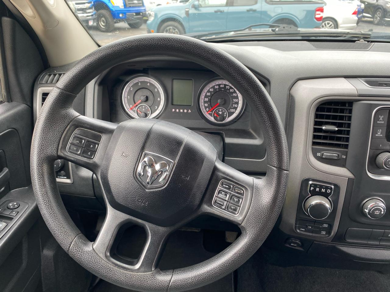 RAM 1500 4WD Crew Cab 140.5" Express 2015