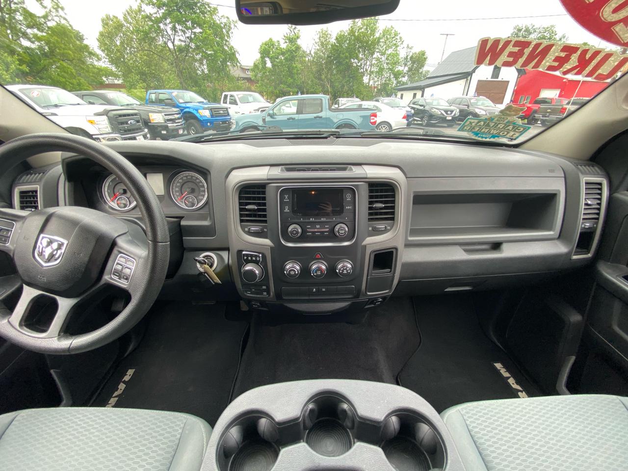 RAM 1500 4WD Crew Cab 140.5" Express 2015