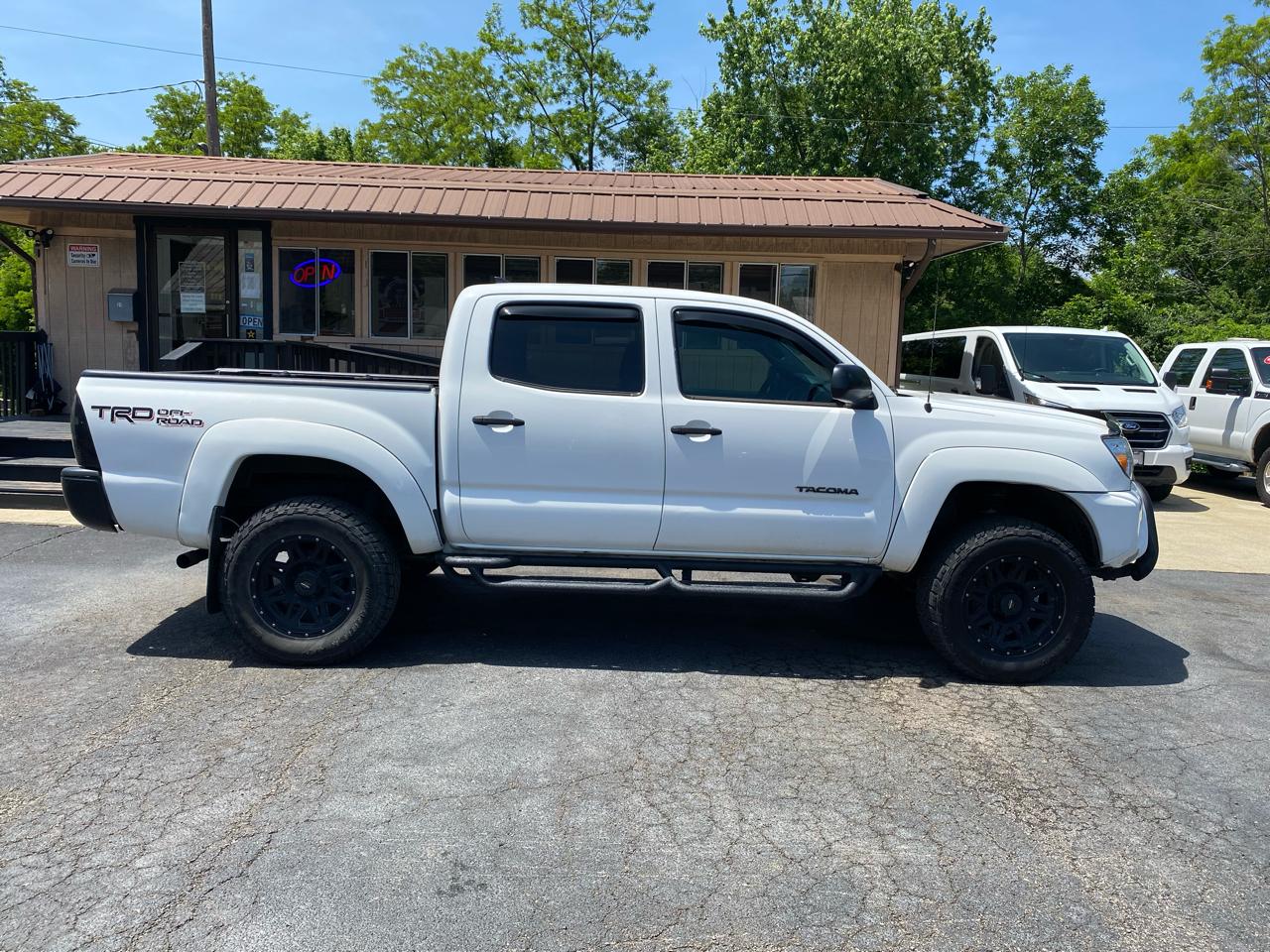 Toyota Tacoma 4WD Double Cab V6 MT (Natl) 2014