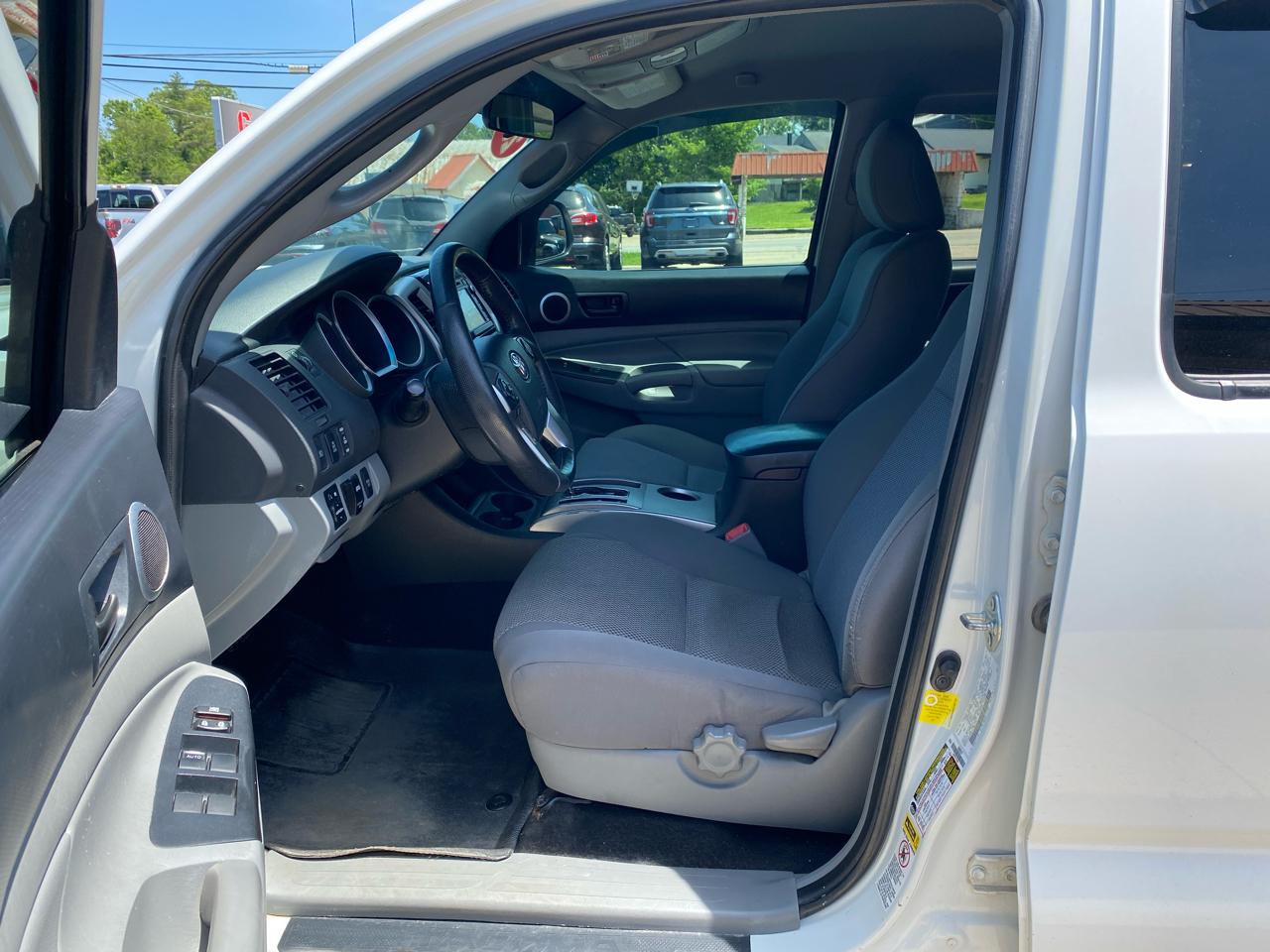 Toyota Tacoma 4WD Double Cab V6 MT (Natl) 2014