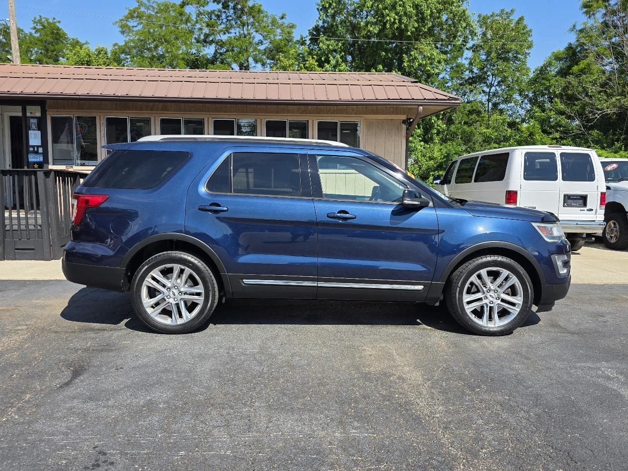 Ford Explorer 4dr XLT 2017