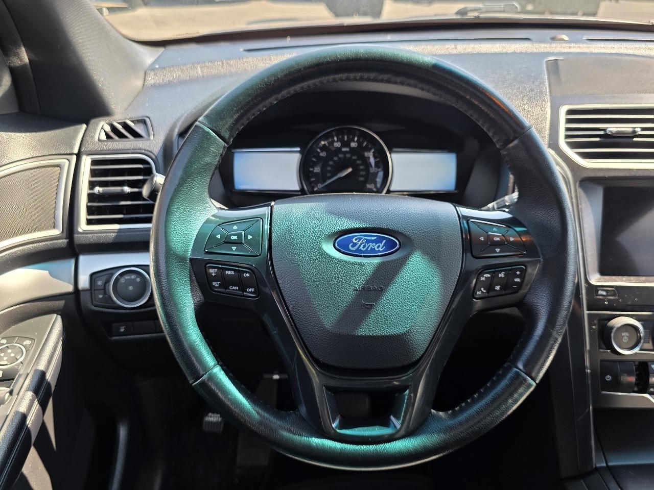 Ford Explorer 4dr XLT 2017
