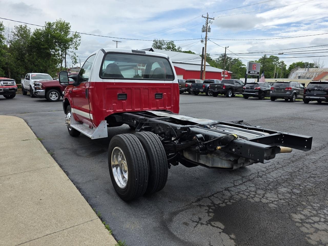 Ford Super Duty F-550 DRW Reg Cab 141" WB 60" CA XLT 2003