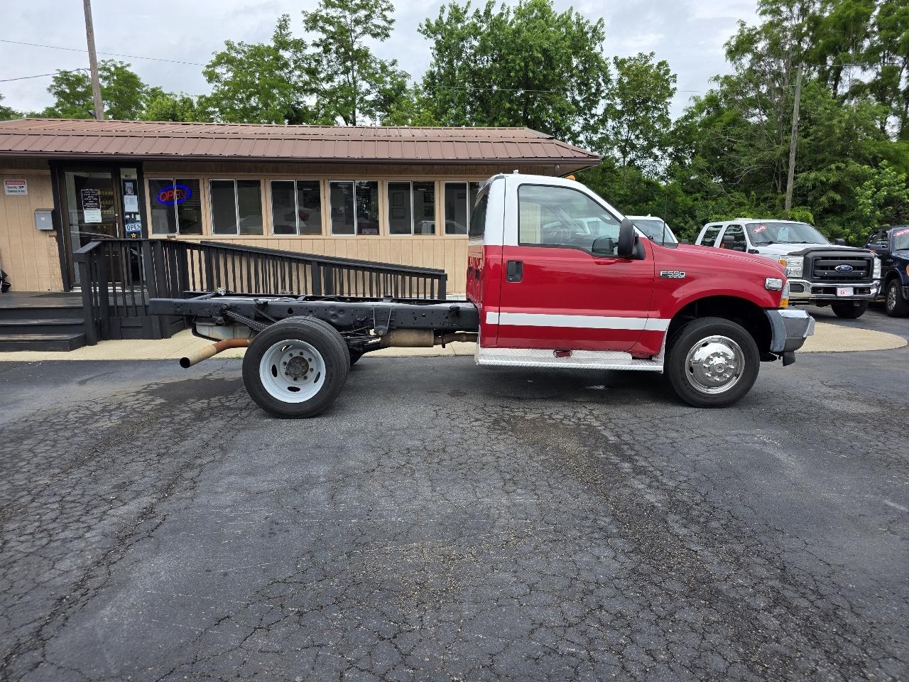 Ford Super Duty F-550 DRW Reg Cab 141" WB 60" CA XLT 2003
