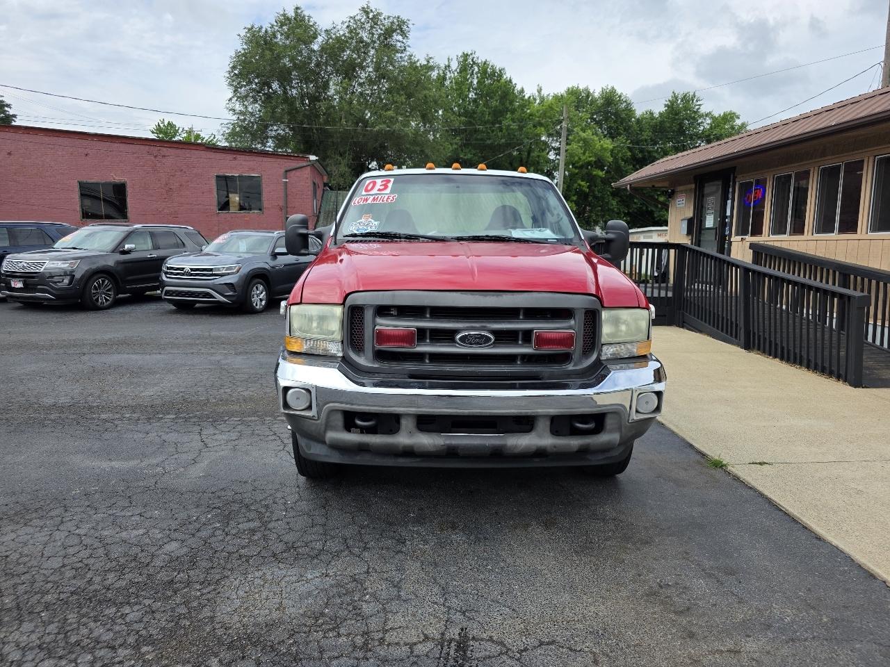 Ford Super Duty F-550 DRW Reg Cab 141" WB 60" CA XLT 2003