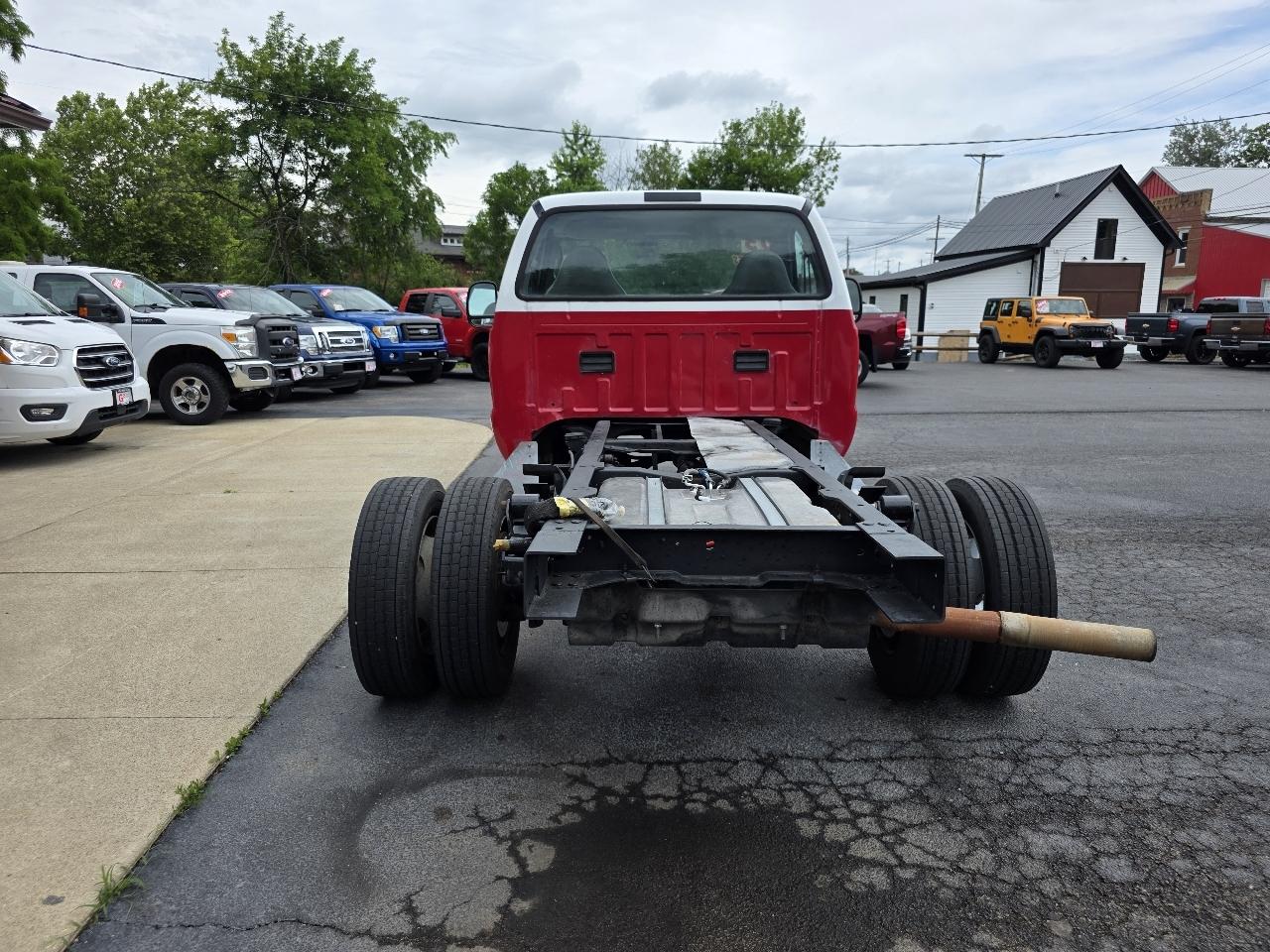 Ford Super Duty F-550 DRW Reg Cab 141" WB 60" CA XLT 2003