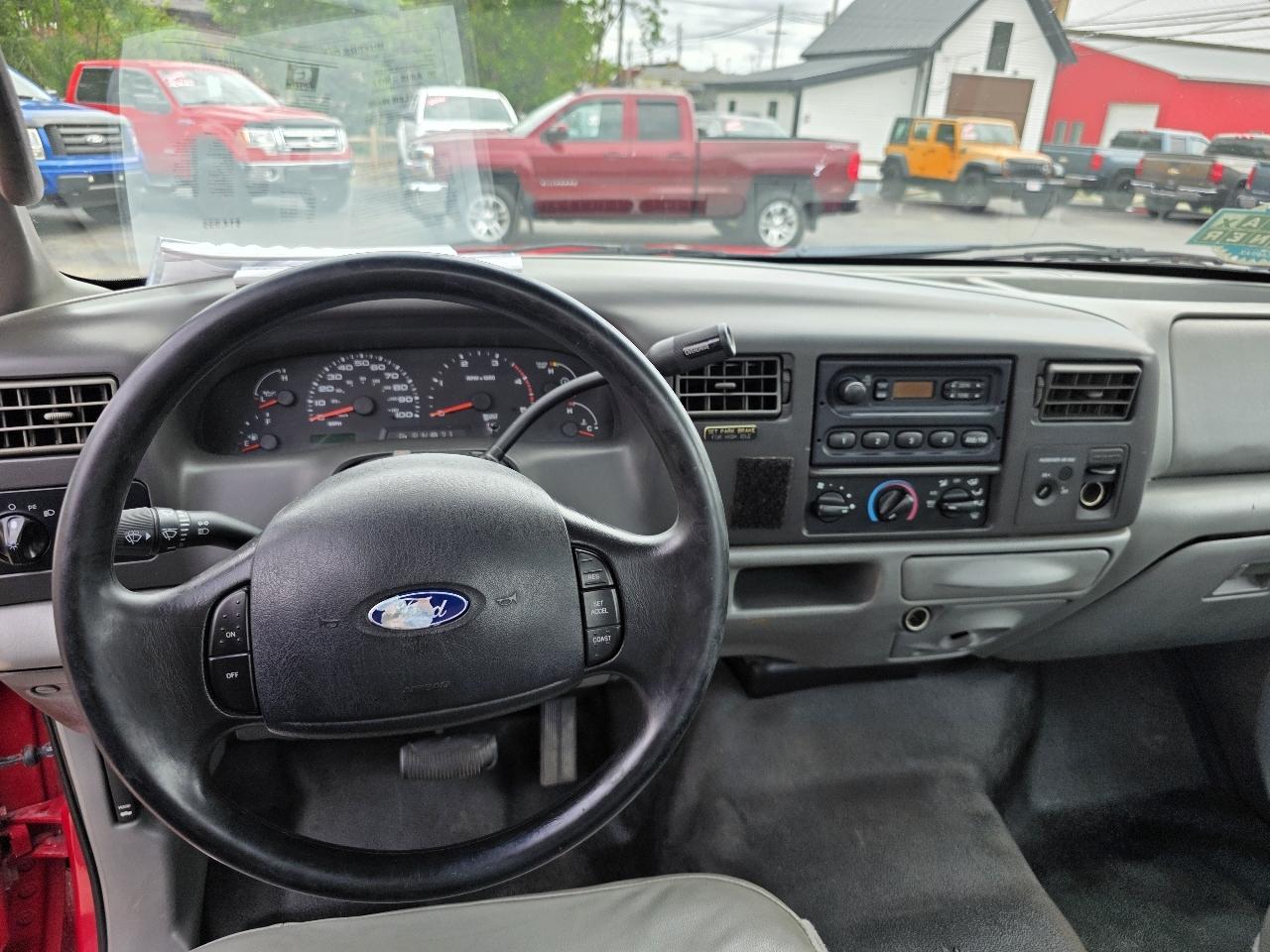 Ford Super Duty F-550 DRW Reg Cab 141" WB 60" CA XLT 2003