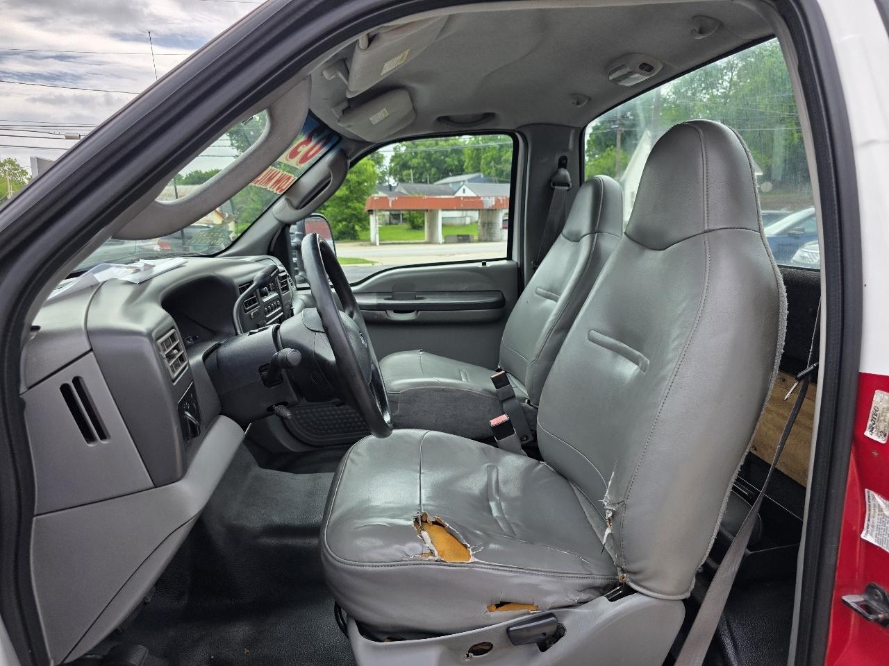 Ford Super Duty F-550 DRW Reg Cab 141" WB 60" CA XLT 2003