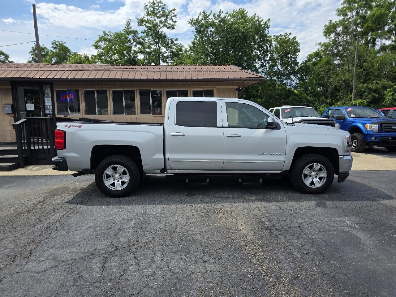 Chevrolet Silverado 1500 4WD Crew Cab 143.5" LT w/1LT 2016