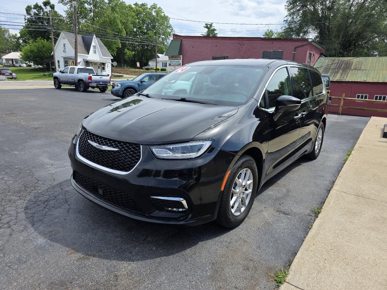 Chrysler Pacifica Touring L FWD 2024